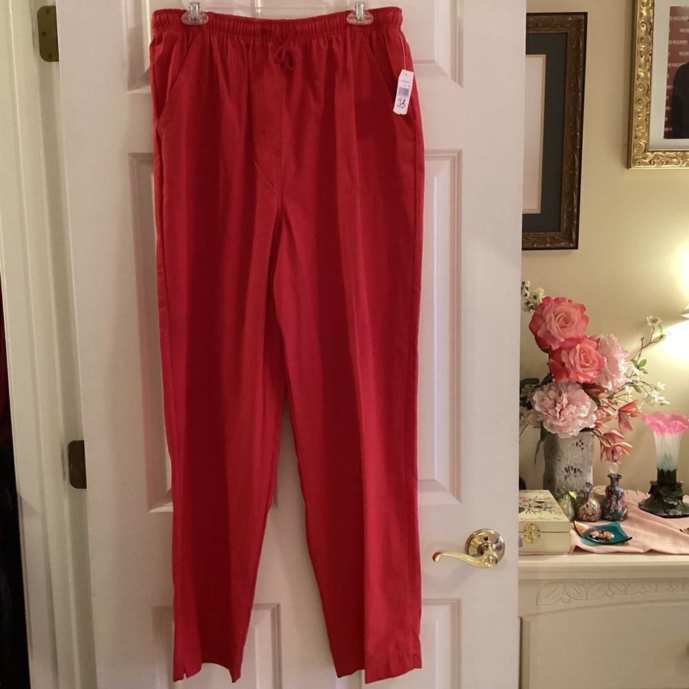 NWT. CC Hughes Brand Women’s Size L Red Slacks